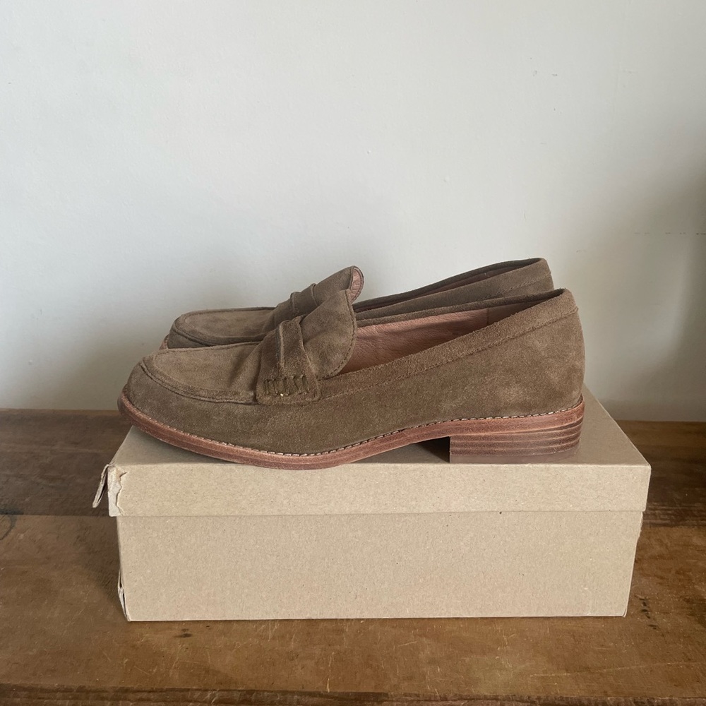 Madewell stitched suede loafer. Size 10.